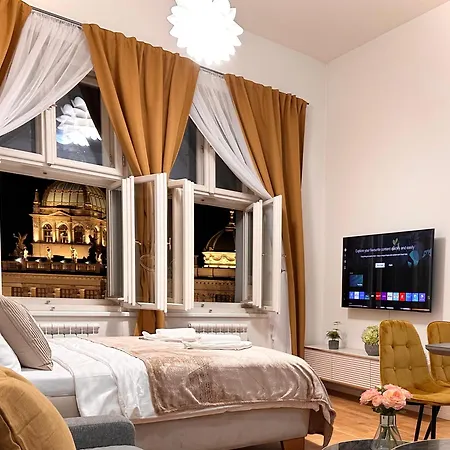Appartamento 1 Center Elegant 2br With Panoramic Museum View And King Bed