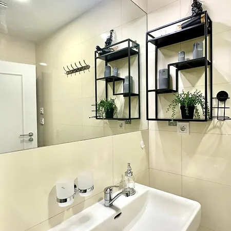 Appartamento 1 Center Elegant 2br With Panoramic Museum View And King Bed Praga