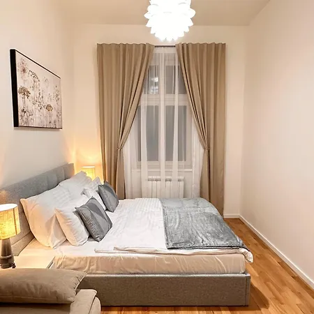 Appartamento 1 Center Elegant 2br With Panoramic Museum View And King Bed *