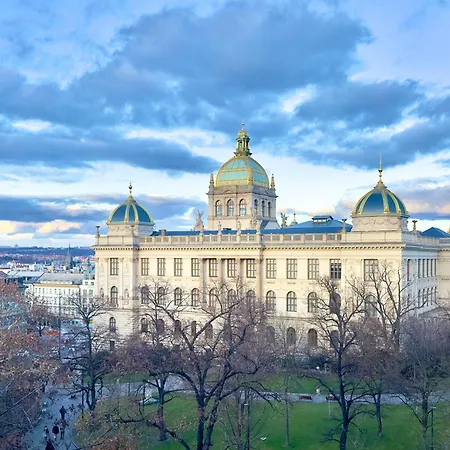 1 Center Elegant 2br With Panoramic Museum View And King Bed Appartamento Praga