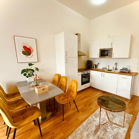 Appartamento 1 Center Elegant 2br With Panoramic Museum View And King Bed Praga