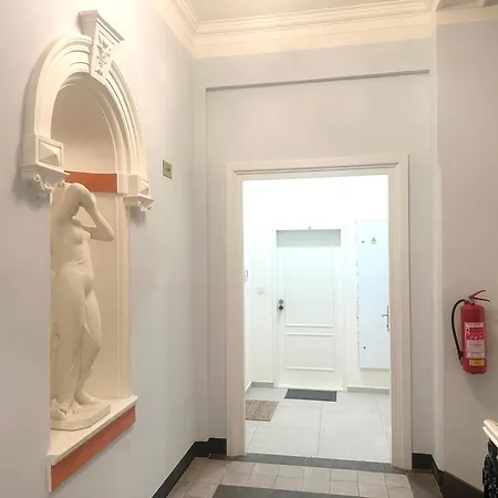 1 Center Elegant 2br With Panoramic Museum View And King Bed * Praga