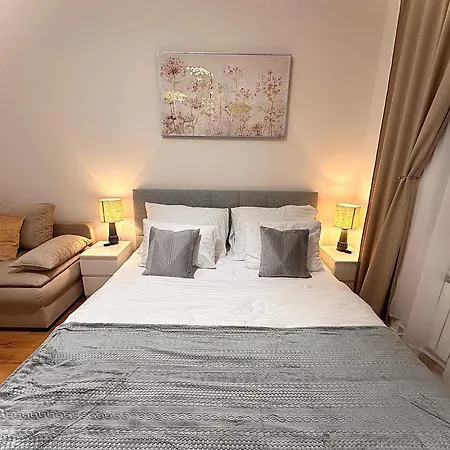 1 Center Elegant 2br With Panoramic Museum View And King Bed * Praga
