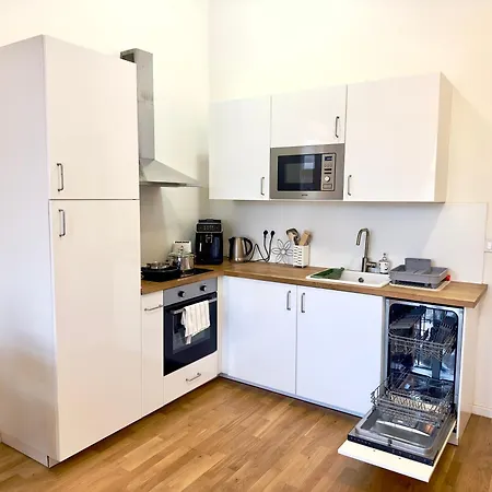 Modern 2 Bed-room In 1 With Stunning National Museum View Apartment *