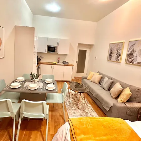 Modern 2 Bed-room In 1 With Stunning National Museum View Apartment