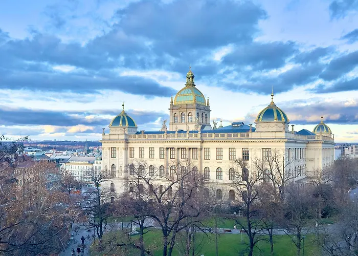 1 Center Elegant 2br With Panoramic Museum View And King Bed Apartman Prága