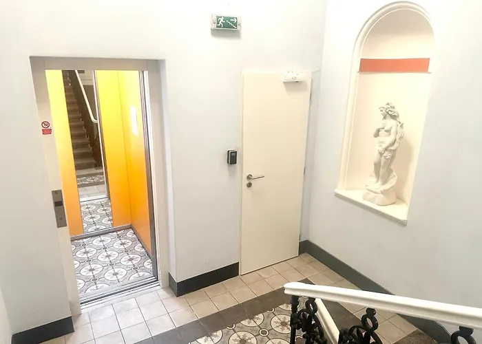 1 Center Elegant 2br With Panoramic Museum View And King Bed Apartment *